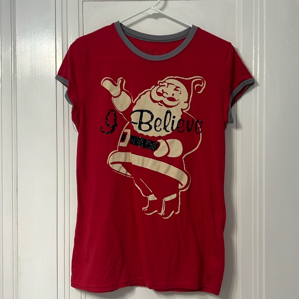 VINTAGE brand Santa Claus juniors  XL Red Short Sleeve Christmas T-Shirt